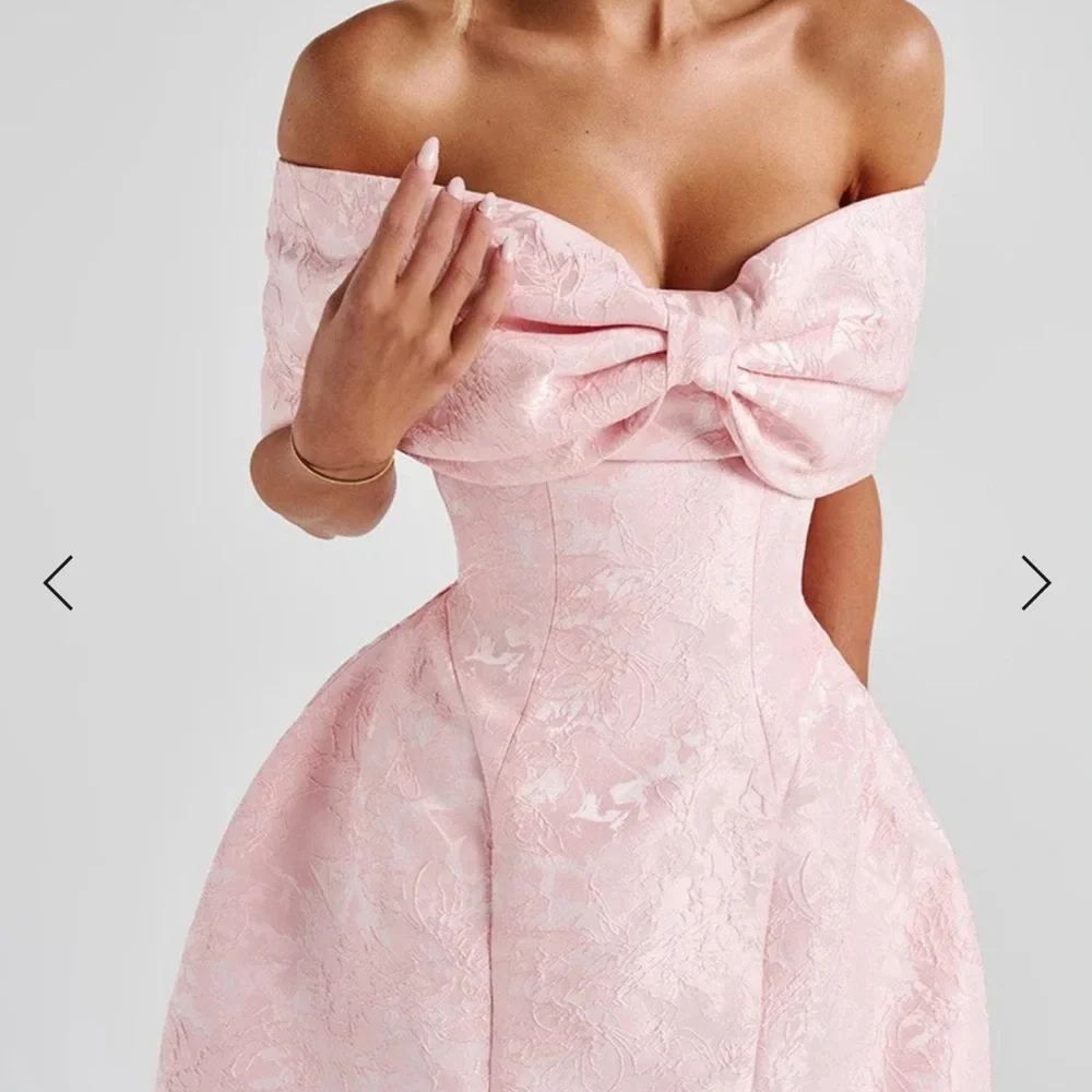 Chic Strapless Pink Dress with Bow - Picture 3 of 3